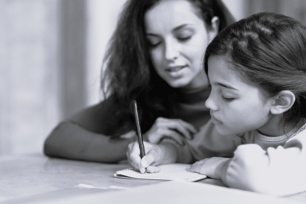 Mor og datter studerer